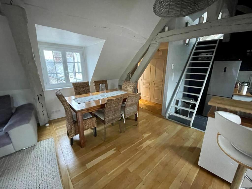 Sous Les Clochers De Rouen - Spacieux Logement Bagian luar foto